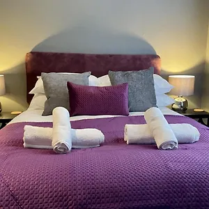 Hummingbird House - 3 Double Bedrooms And Free Parking - By Crown Gardens Homes Holiday home Brighton