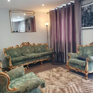 Crestfield Homestay Thamesmead (Greater London)